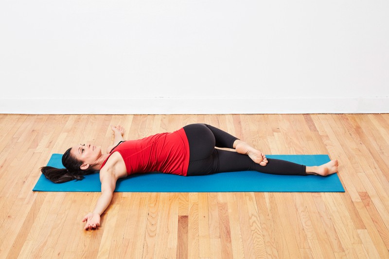 7 bài tập yoga giúp dân văn phòng thư giãn và điều chỉnh tư thế- Ảnh 3.